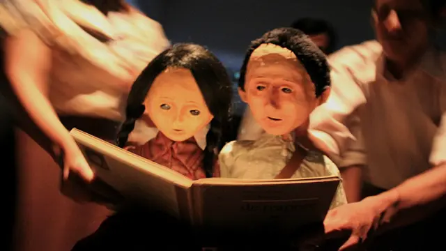 Secangkir Kopi dari Playa bercerita tentang sepasang kekasih yang terpisah di era kepemimpinan Soekarno, karena sang lelaki mendapat kesempatan untuk belajar ke Rusia. Sebelum berangkat, pemuda ini mengikat janji untuk pulang dan menikahi sang kekasih. 