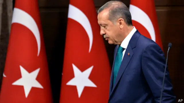 منتقدان اردوغان میگویند او تنها در پی اصلاحاتی صوری در آستانه انتخابات است