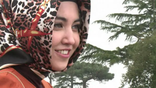 Аёлларнинг рўмол ўраши Туркияда баҳсталаб мавзулардан бири.