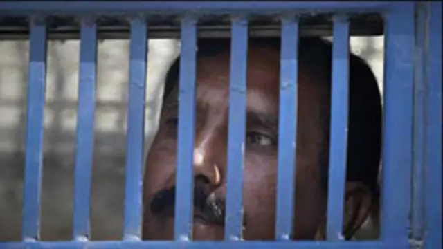 فرار ہونے والے ملزمان کا تعلق کالعدم تنظیم سیمی سے بتایا جاتا ہے