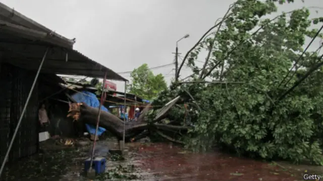 Hàng trăm nghìn ngôi nhà đã bị bão phá hủy