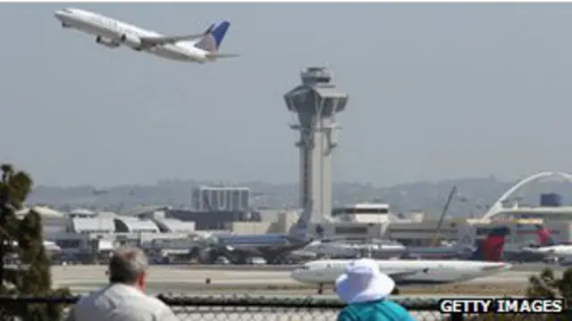 avião decolando | Getty