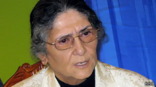 تیم خانم بابانظراوا از موانع زیادی در راه جمع‌آوری امضا خبر داده است 