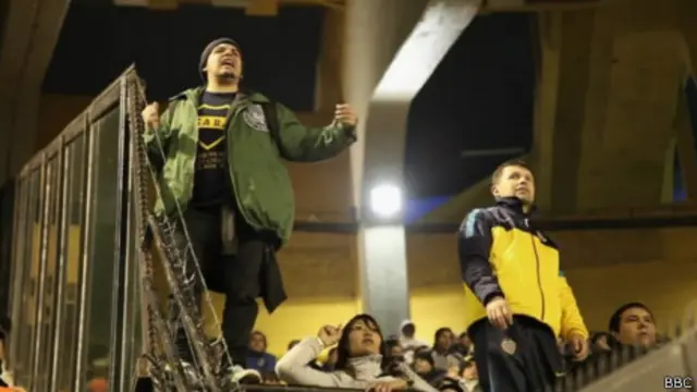 Hincha en la cancha de Boca, en Buenos Aires