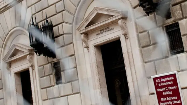 شٹ ڈاؤن کی وجہ سے واشنگٹن میں محکمہ کامرس کا دفتر بھی بند ہے۔