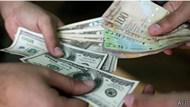 El bolívar fuerte está sometido a un estricto control de cambios.