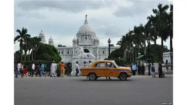 एम्बैसडर कार