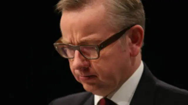 إغلاق المدرسة أمر محرج لوزير التعليم مايكل غوف.