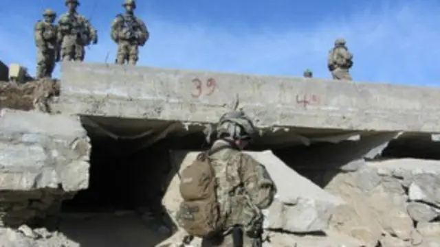 دوی په دغو پيسو له لوريو لارو لاندې د اوبو تېرېدو هغه ۲۵۰ واړه سوري پټول چې معمولاً وسله وال ترې لاندې ماينونه ږدي. 