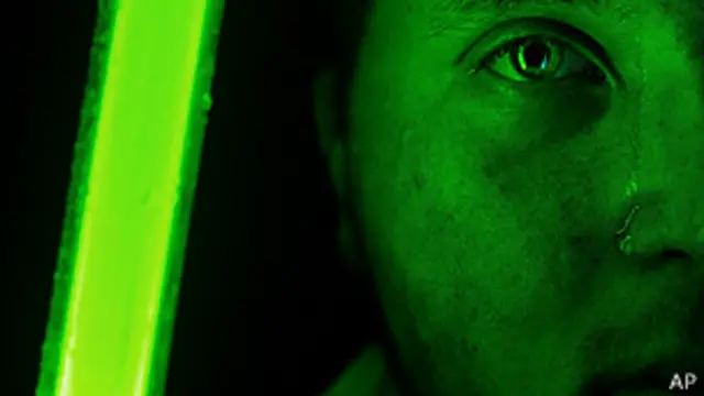 La espada de juguete es popular entre los fanáticos de <i>La Guerra de las Galaxias</i>.