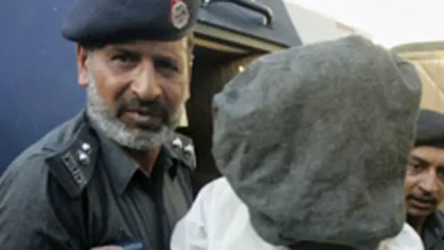 سترہ جون سال دو ہزار نو کو ملزم زبیر کو گرفتار کیا گیا تھا اور ان کا تعلق پنجابی طالبان سے بتایا گیا تھا 