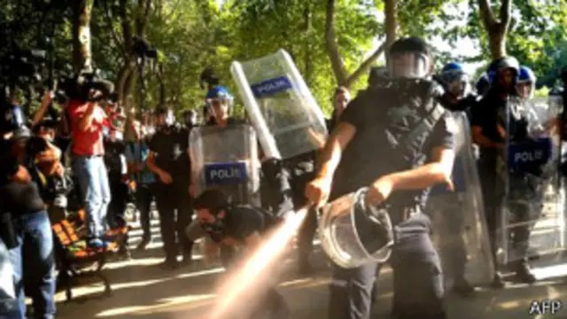 عفو بینالملل: تلاش برای سرکوب جنبش اعتراضی پارک گزی با نقض گسترده حقوق بشر همراه بوده