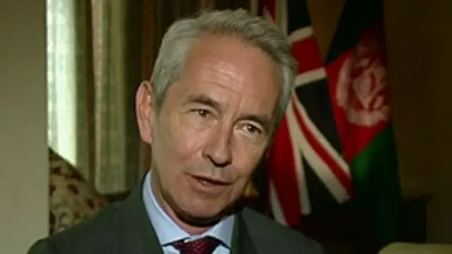 د برتانیا سفیر د افغان حکومت او طالبانو تر منځ د سولې په بهیر کې پرمختګ روان وباله او ټینګار یې وکړ، چې د افغان چارواکي اوس د پخوا په پرتله له طالب مشرانو سره د سولې او روغې جوړې په اړه پراخې اړیکې لري