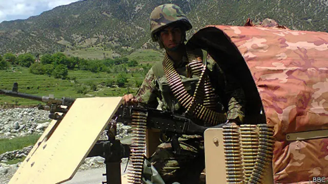 از نیروهای ارتش افغان در منطقه به گرمی استقبال شد و مردم محل از خوشی زیاد برای نظامیان غذا آورده بودند.