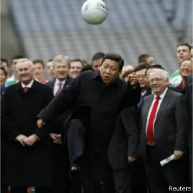 習近平在愛爾蘭展現球技