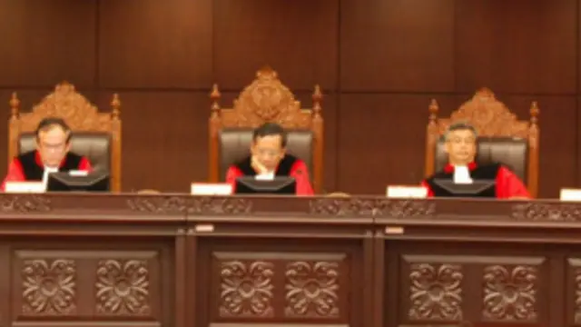 Mantan Ketua MK Akil Mochtar (kanan) sebelum tersandung kasus dugaan suap sengketa pilkada.