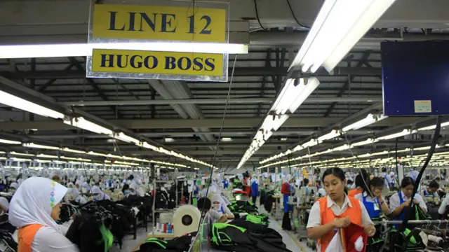 Pabrik garmen di Bandung ini dimiliki oleh Trisula Garmindo Manufacturing, anak usaha Trisula International. Hampir seluruh produksi di ekspor ke AS, Eropa, dan Asia Pasifik. 