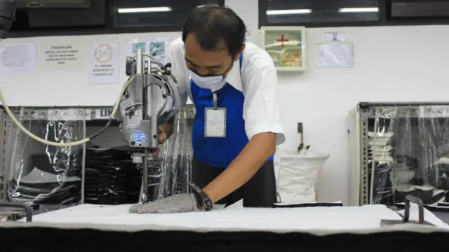 Krisis ekonomi di Eropa dan AS pada beberapa tahun terakhir membuat ekspor sedikit mengendur, tetapi banyak kalangan masih optimis pasar dunia masih potensial, terutama di sektor garmen. 