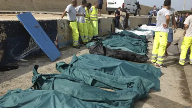 ہلاک شدگان میں ایک حاملہ عورت اور ایک بچہ بھی شامل ہے۔زیادہ تر مہاجرین کی تینا نہیں آتا تھا۔