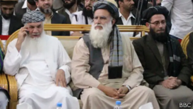 آقای سیاف برای شرکت در انتخابات، از مجلس نمایندگان افغانستان کناره‌گیری کرد