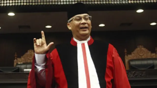 Mantan Ketua MK Akil Mochtar menolak diperiksa Majelis Kehormatan Konstitusi. 