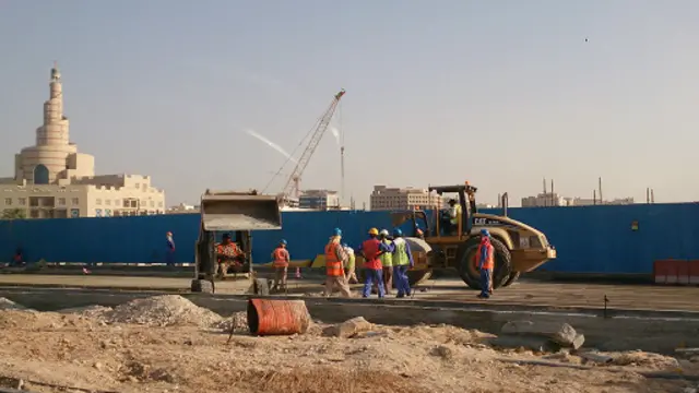 عمال في قطر