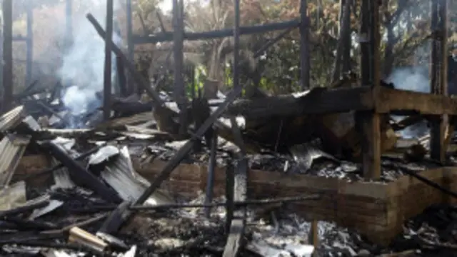 Rumah rusak di Rakhine