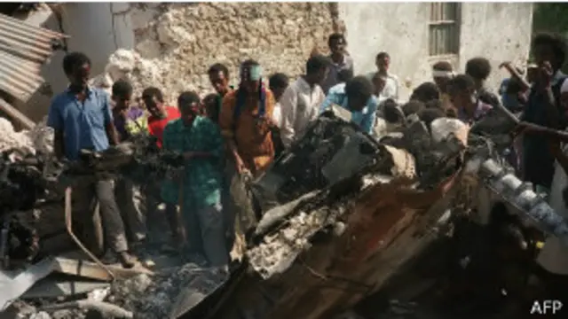 Restos del helicóptero que cayó el 4 de octubre de 1993 en Mogadishu