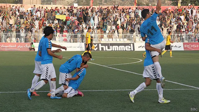 د طوفان هریرود لوبغاړي خپله بریا لمانځي.