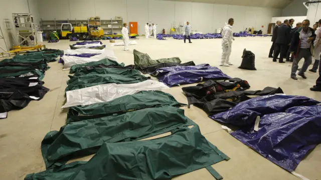 Batan gemideki 100'den fazla kişinin cesedine ulaşıldı, fakat yetkililer ölü ve kayıp sayısının 300 civarında olduğunu doğruladı.