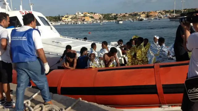 ہلاک شدگان میں ایک حاملہ عورت اور ایک بچہ بھی شامل ہے۔ زیادہ تر مہاجرین کی تیرنا نہیں آتا تھا۔ 