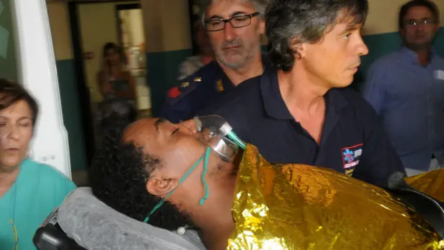 20 metre uzunluğundaki gemiden 150'yi aşkın göçmen sağ olarak kurtuldu.