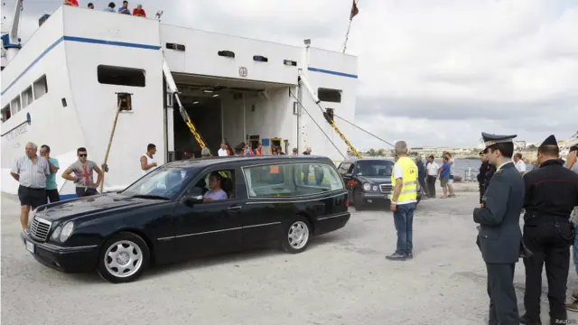 لمپیدوزا میں ہلاک ہونے والوں کے لیے مطلوبہ تعداد میں تابوت موجود نہیں ہیں