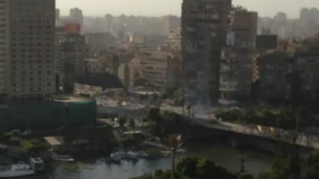 मोर्सी समर्थकों और आम नागरिकों के बीच भी हिंसा की खबर है