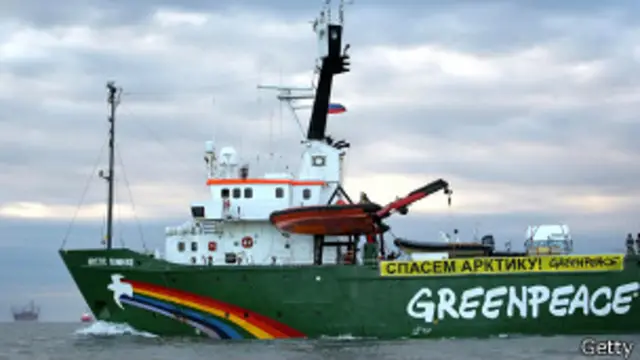 arctic_sunrise_icebreaker