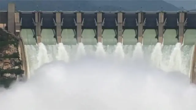 محققین کہتے ہیں کہ بڑے ڈیموں سے توقع کیے جانے والے فوائد حاصل نہیں ہوتے