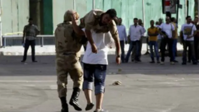 اطلاعات کے مطابق مرنے والے تمام افراد کا تعلق سابق صدر مرسی کی جماعت اخوان المسلمین کے حامیوں سے ہے