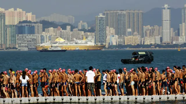 विक्टोरिया हार्बर, हॉन्गकॉन्ग, तैराक, न्यू वर्ल्ड हार्बर रेस