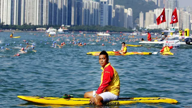 विक्टोरिया हार्बर, हॉन्गकॉन्ग, तैराक, न्यू वर्ल्ड हार्बर रेस