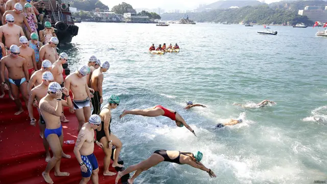 विक्टोरिया हार्बर, हॉन्गकॉन्ग, तैराक, न्यू वर्ल्ड हार्बर रेस