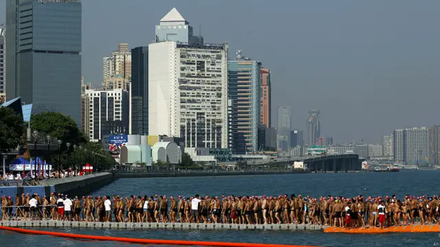 विक्टोरिया हार्बर, हॉन्गकॉन्ग, तैराक, न्यू वर्ल्ड हार्बर रेस