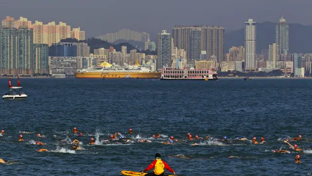 विक्टोरिया हार्बर, हॉन्गकॉन्ग, तैराक, न्यू वर्ल्ड हार्बर रेस