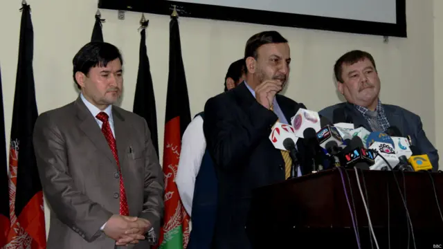 حشمت غنی احمدزی برادر اشرف غنی احمدزی نیز نامزد انتخابات است. او عبدالله برومند و عابد نظری را به ترتیب به عنوان معاون اول و دوم خود انتخاب کرده بود.