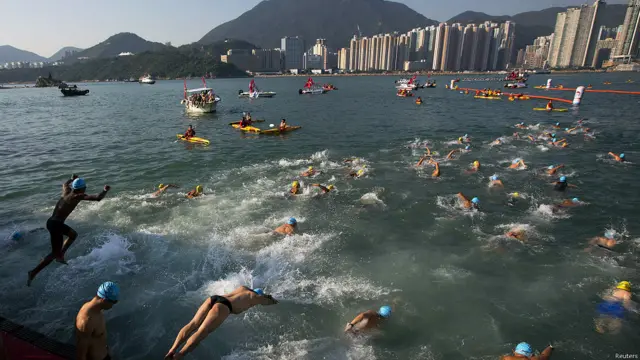 विक्टोरिया हार्बर, हॉन्गकॉन्ग, तैराक, न्यू वर्ल्ड हार्बर रेस