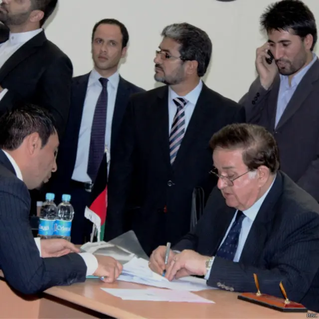 عبدالرحیم وردک وزیر پیشین دفاع افغانستان نیز نامزد انتخابات است. او شاه عبدالاحد افضلی نماینده مستعفی ولایت بدخشان در مجلس نمایندگان را به عنوان معاون اول، سید حسین انوری نماینده مستعفی ولایت کابل در مجلس نمایندگان را به عنوان معاون دوم خود معرفی کرد.