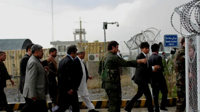 روند ثبت نام برای انتخابات ریاست جمهوری افغانستان 16 سپتامبر/25 سنبله امسال آغاز شد. به گفته خبرنگار بی‌بی‌سی در محل تدابیر شدید امنیتی در اطراف ساختمان کمیسیون مستقل انتخابات افغانستان اتخاذ شده است. 