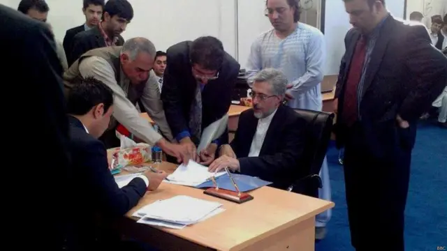 سید اسحاق‌ گیلانی از رهبران جهادی افغانستان نیز با مراجعه به کمیسیون انتخابات افغانستان ذکریا نورزی را به عنوان معاون اول و خانم نورزیه عصمتی را به عنوان معاون دوم خود معرفی کرد.