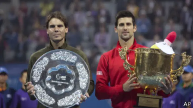 جوكوفيتش (يمين) يحتفظ بلقب دورة الصين