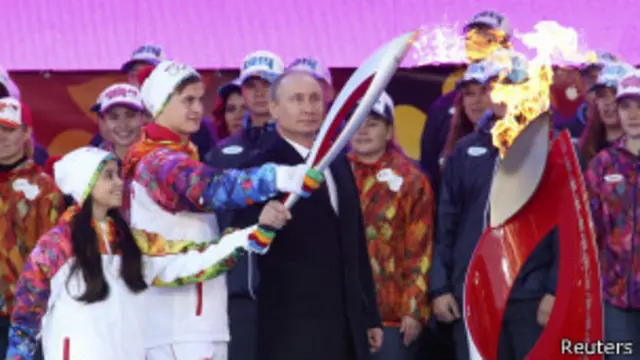 Владимир Путин с факелом