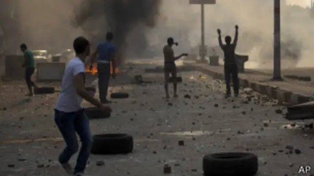 Силы безосности использовали слезоточивый газ против демонстрантов